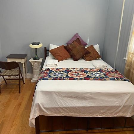 A Lovely Room In Queens New York Exterior photo